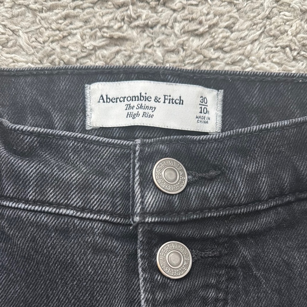 A&F High Rise Black Jeans - Picture 2 of 5